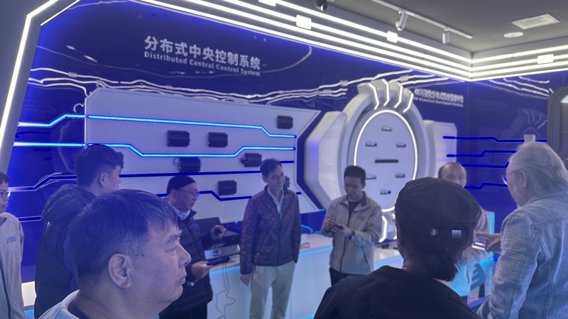 7参观迪士普AI展厅.jpg